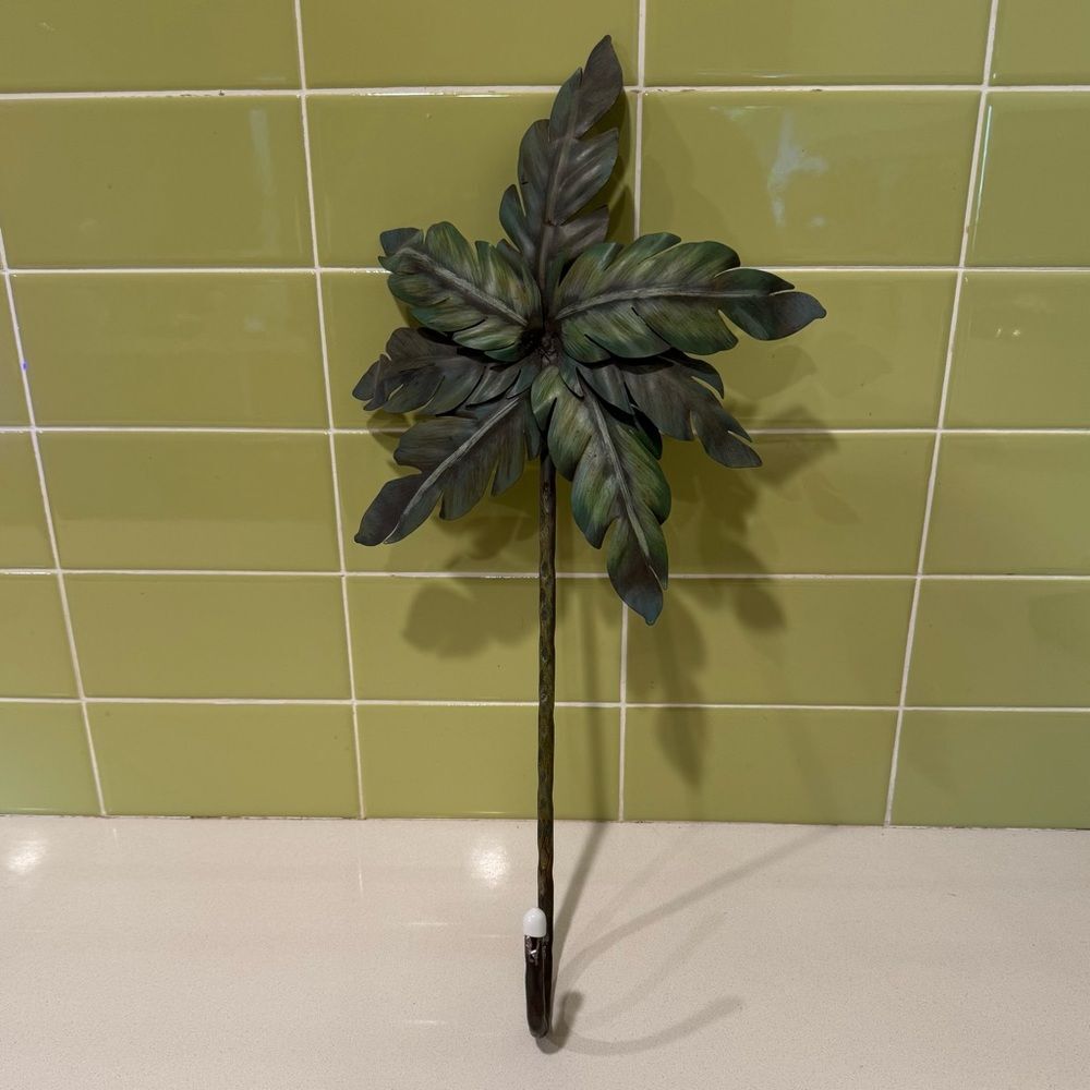Green Palm Wall Hook Decorative Tropical Style Metal Accent